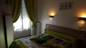Отель Hôtel Ronsin  Френе-Сюр-Сарт